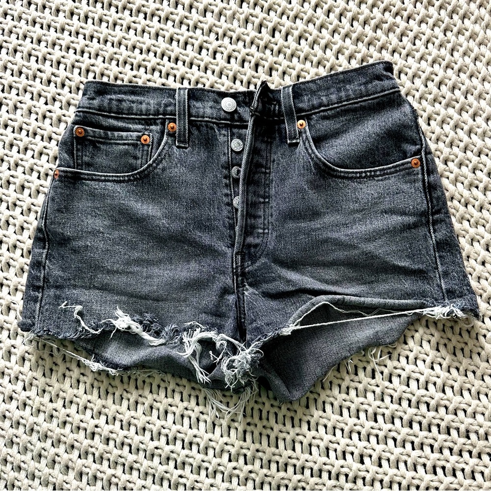 Levi Shorts W26